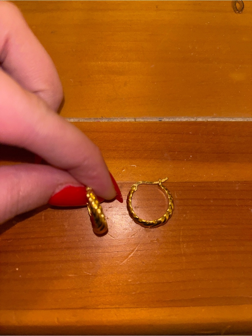 Evry Jewels Don’t Get it Twisted hoop earrings